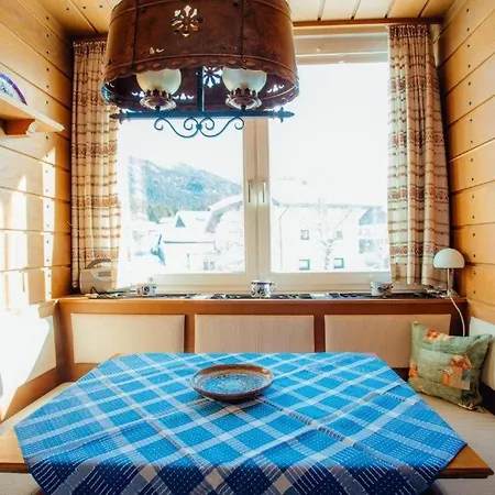 Tirol Mit Hallenbad Und Sauna By Monicare アパート