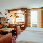 Tirol Mit Hallenbad Und Sauna By Monicare זיפלד אין טירול